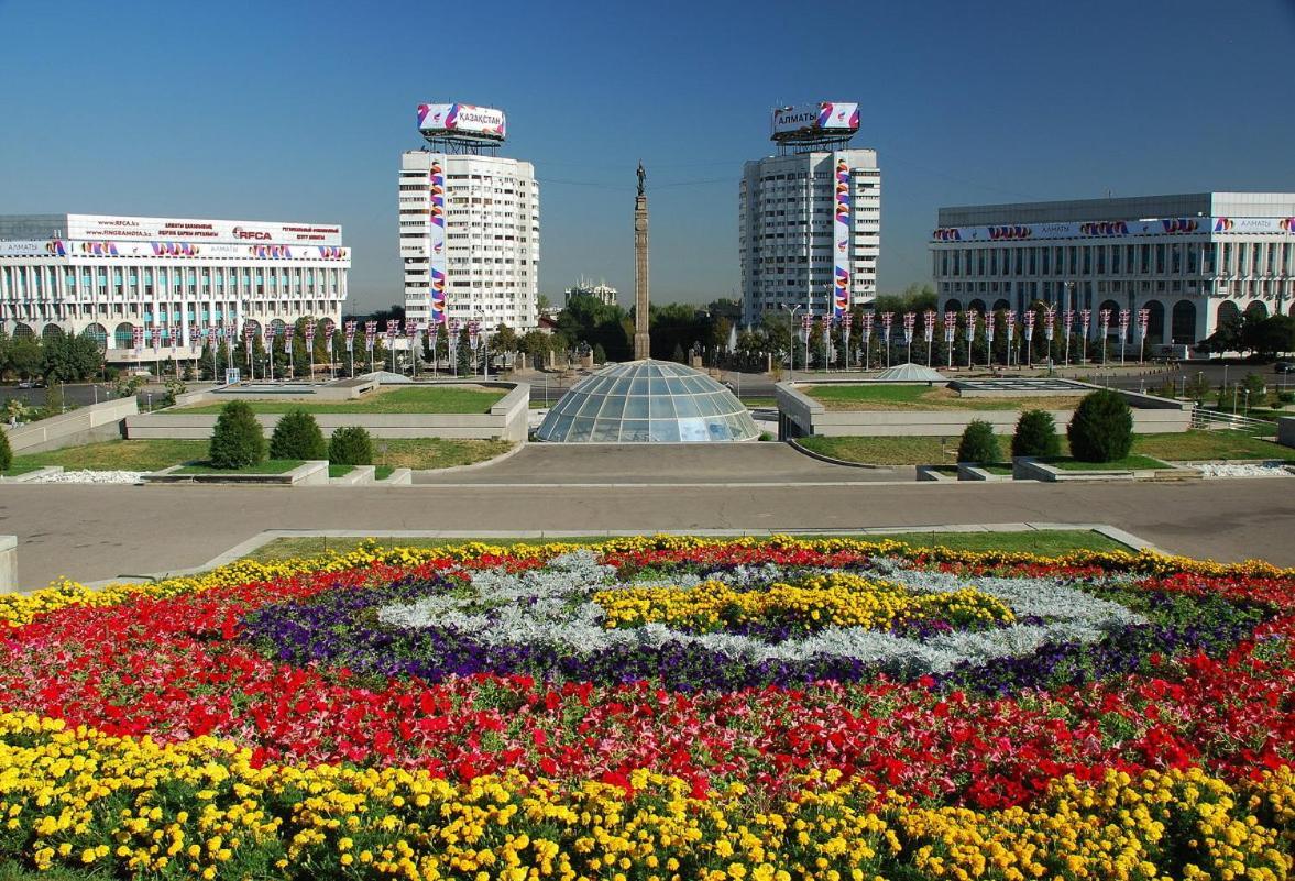 Nadezhda Apartments On Abay Avenue 59 Almaty Exteriér fotografie
