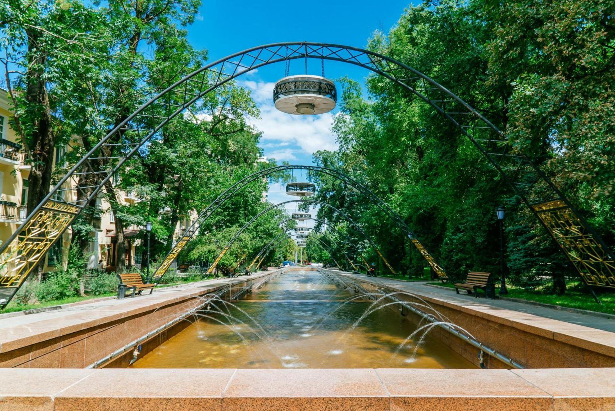 Nadezhda Apartments On Abay Avenue 59 Almaty Exteriér fotografie